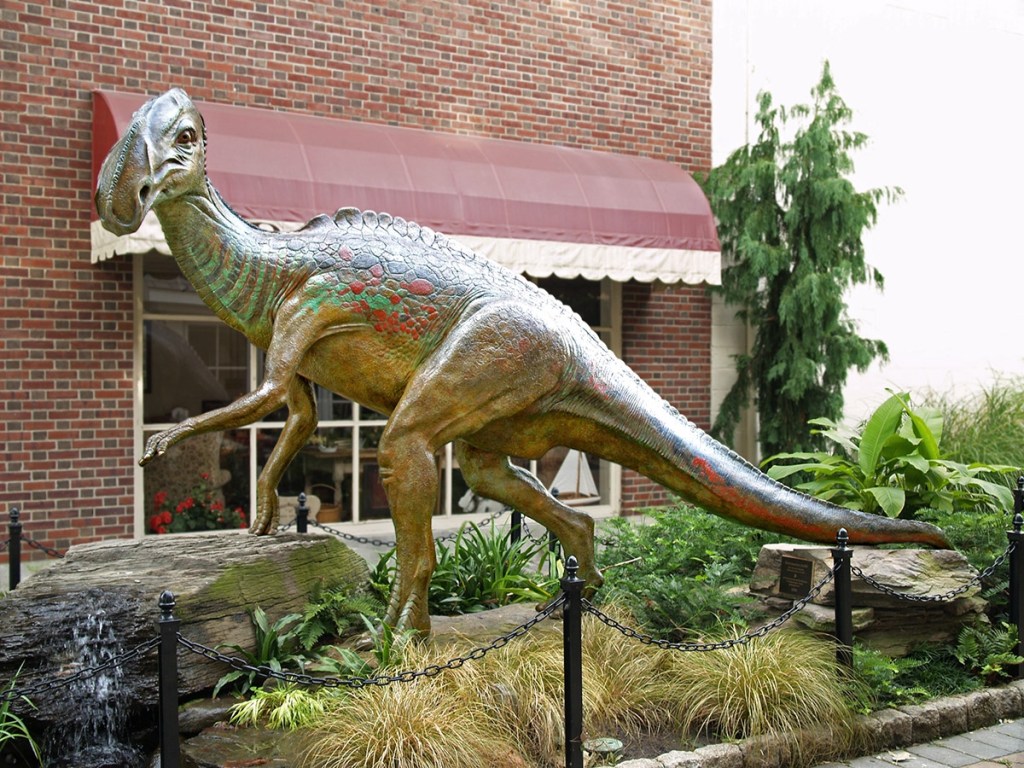 Hadrosaurus Statue